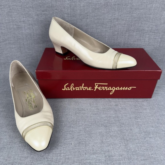 Salvatore Ferragamo Shoes - Salvatore Ferragamo Shoes Womens Size 7.5 AA Ivory Leather Pumps Low Heel Italy